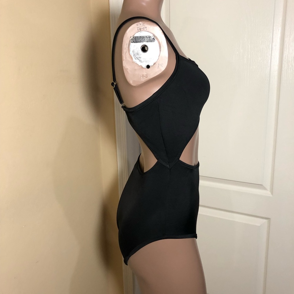 Madewell Second Wave Cut Out Back Clasp Swimsuit - Picture 2 of 3